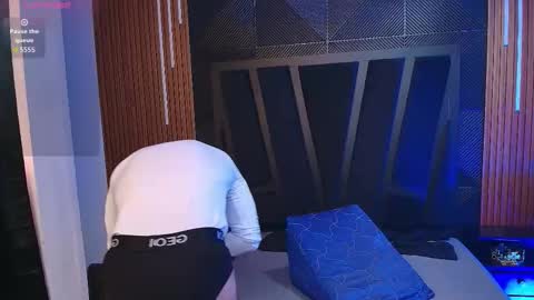  L O R E N Z O  Thumbs Up help  online show from March 12, 6:44 pm