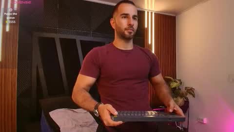  L O R E N Z O  Thumbs Up help  online show from February 20, 6:21 pm