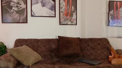 loretahorny online show from November 10, 1:25 pm