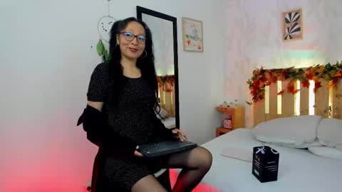 loretta_fraser online show from October 3, 1:19 pm