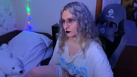 Lori -----------------------------------    online show from January 15, 2:04 pm