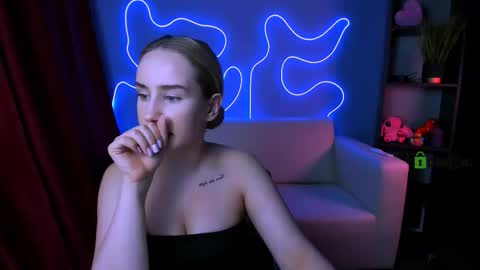 Lora for u online show from October 25, 12:11 am