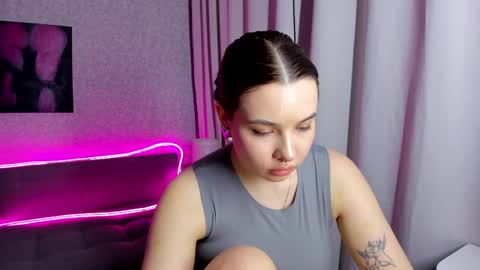 LorriMoon online show from March 6, 3:46 am
