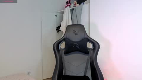 louie_evans online show from April 26, 6:38 pm