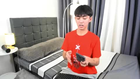 Snapshot of louieismy_name chatting on February 11, 10:47 am ignot ursh online show from February 11, 10:47 am