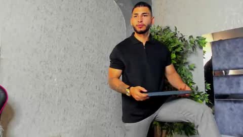 Louis online show from October 8, 8:48 pm