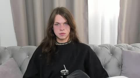 louis online show from April 17, 3:25 pm