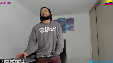 louis_marley_ online show from October 12, 3:59 pm