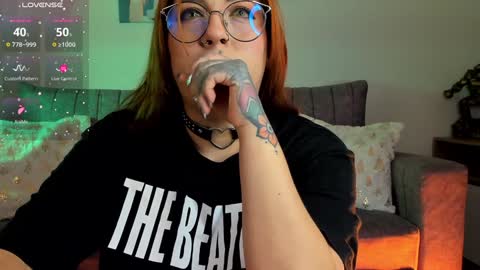 Snapshot of louisa_claire_ chatting on December 6, 3:46 am LuisaIG x luisa clair online show from December 6, 3:46 am
