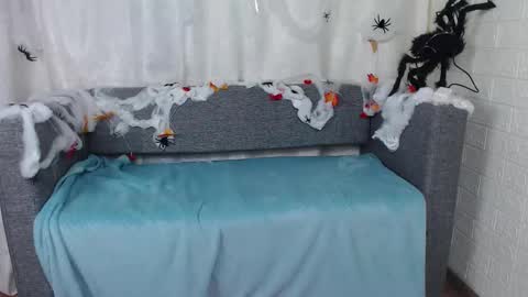 love bella  online show from October 18, 12:26 am