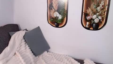 love bella  online show from May 20, 1:57 am