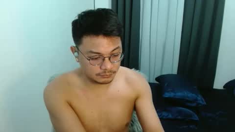 Snapshot of love_hottieh chatting on October 11, 2:27 am love_hottieh online show from October 11, 2:27 am