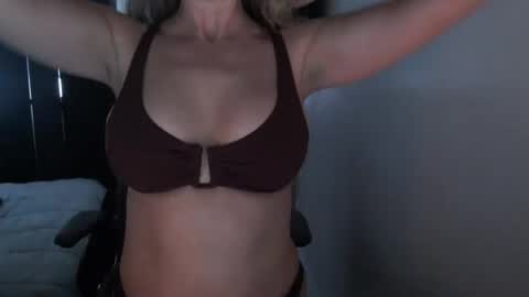 LoVe On  online show from April 6, 9:38 pm