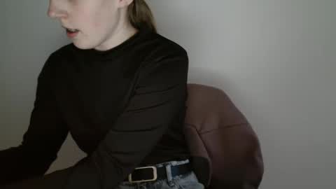 Vivian online show from April 13, 5:17 pm