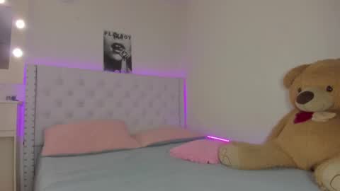 Snapshot of loveit_hermione chatting on March 7, 4:12 am Val online show from March 7, 4:12 am