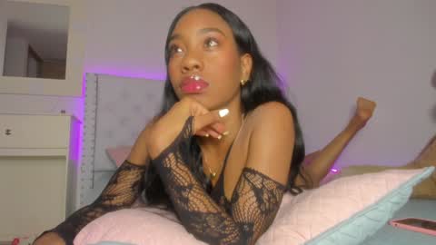 Snapshot of loveit_hermione chatting on January 5, 4:25 am Val online show from January 5, 4:25 am