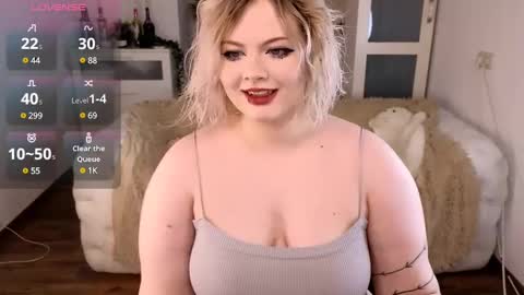 Snapshot of lovely_leilla chatting on March 4, 10:27 pm lovely_leilla online show from March 4, 10:27 pm