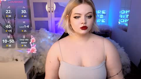 Snapshot of lovely_leilla chatting on December 22, 1:01 am lovely_leilla online show from December 22, 1:01 am