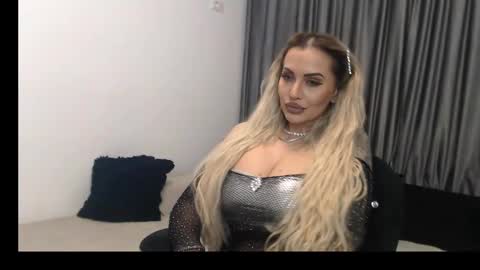 Snapshot of lovelyblondyxxx chatting on February 26, 11:09 pm PrAllinXXXa online show from February 26, 11:09 pm