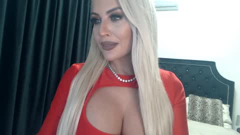 Snapshot of lovelyblondyxxx chatting on December 7, 12:14 am PrAllinXXXa online show from December 7, 12:14 am