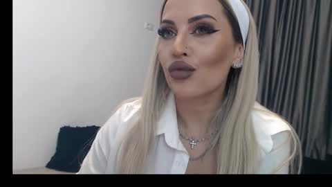 Snapshot of lovelyblondyxxx chatting on February 24, 10:58 pm PrAllinXXXa online show from February 24, 10:58 pm