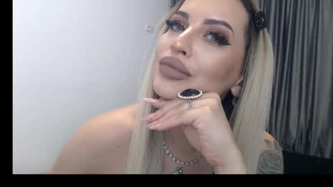 Snapshot of lovelyblondyxxx chatting on February 16, 1:25 am PrAllinXXXa online show from February 16, 1:25 am