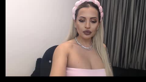 Snapshot of lovelyblondyxxx chatting on February 22, 11:03 pm PrAllinXXXa online show from February 22, 11:03 pm