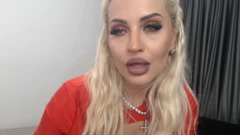 Snapshot of lovelyblondyxxx chatting on January 18, 11:55 pm PrAllinXXXa online show from January 18, 11:55 pm