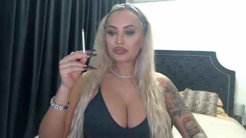 Snapshot of lovelyblondyxxx chatting on December 2, 11:35 pm PrAllinXXXa online show from December 2, 11:35 pm
