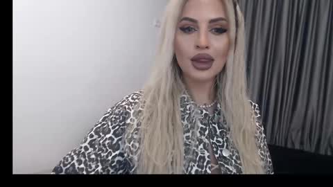 Snapshot of lovelyblondyxxx chatting on February 17, 11:00 pm PrAllinXXXa online show from February 17, 11:00 pm