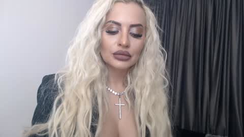 Snapshot of lovelyblondyxxx chatting on January 16, 11:27 pm PrAllinXXXa online show from January 16, 11:27 pm