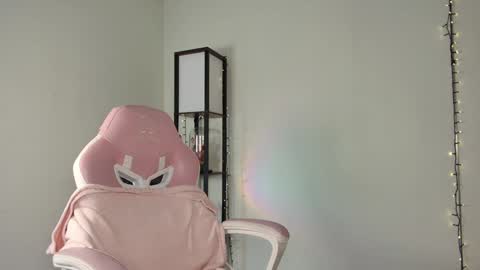 lovelycaroll online show from February 1, 11:10 am