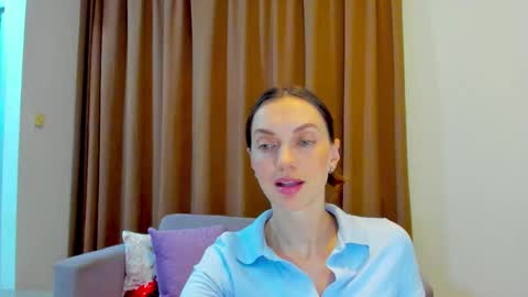 Mia online show from October 21, 10:42 am