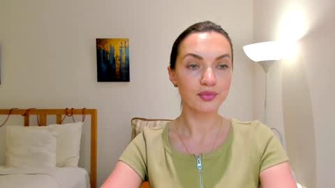 Mia online show from January 3, 1:46 pm