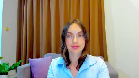 Mia online show from October 14, 10:40 am