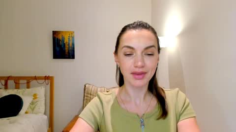 Mia online show from December 24, 3:05 pm