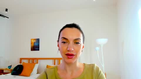 Mia online show from December 14, 6:13 am