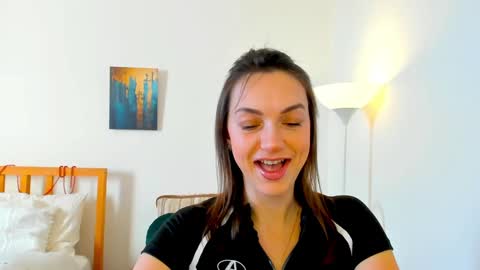 Mia online show from January 6, 11:18 am