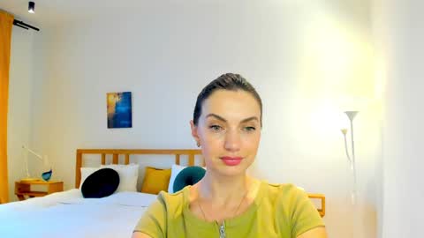 Mia online show from December 10, 10:38 am