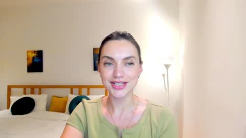 Mia online show from December 10, 4:49 pm