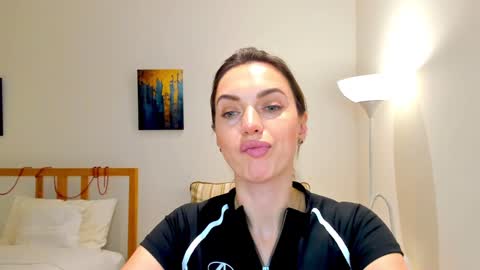 Mia online show from January 7, 1:14 pm