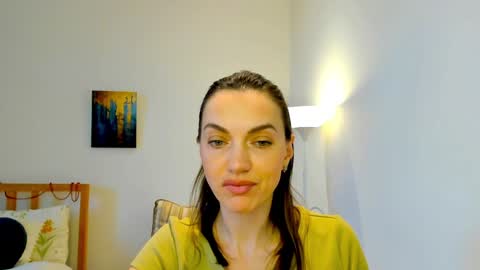 Mia online show from December 24, 12:00 pm