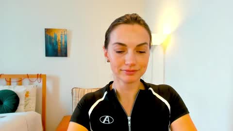 Mia online show from December 28, 11:09 am