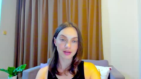 Mia online show from September 17, 11:57 am