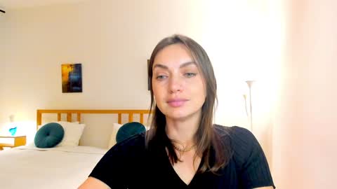 Mia online show from December 11, 7:36 pm