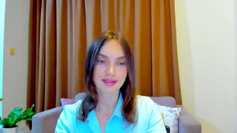 Mia online show from October 10, 10:54 am