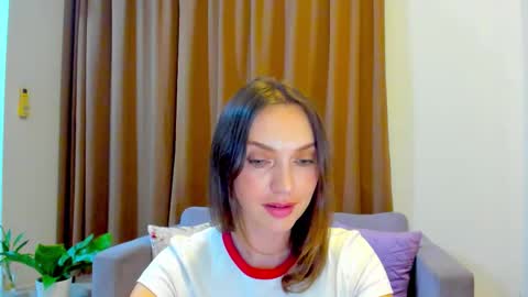 Mia online show from September 20, 1:58 pm