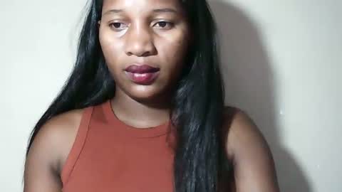 lovelylarra online show from April 14, 9:23 am