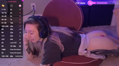 lovelylittlelucyy online show from December 8, 7:32 pm