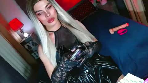 lovelymiss_shyna11 online show from October 16, 9:31 am